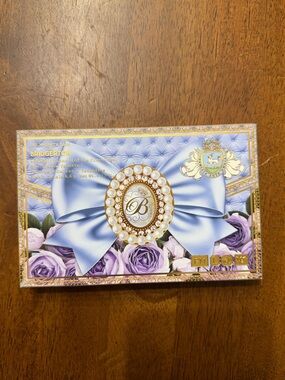 Pat McGrath Bridgerton eye shadow palette